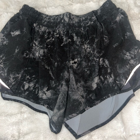 lululemon athletica Pants - black marble lululemon hotty hot shorts size 8 🎀🎀 4in